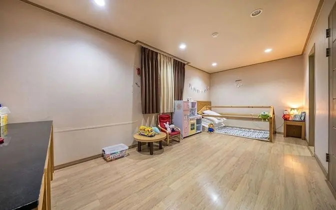 Oda (Family (Kids Room))