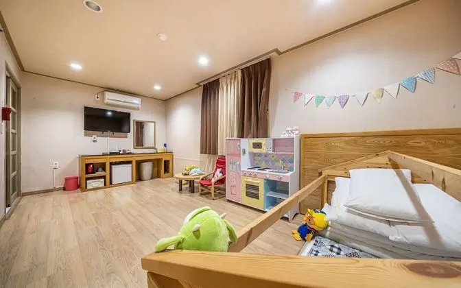 Oda (Family (Kids Room))