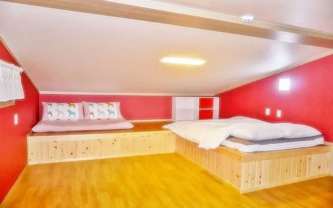 Oda (73m Duplex Type (modern red room))