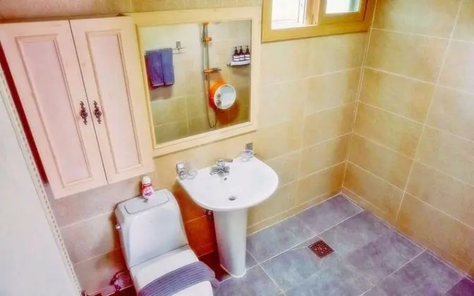 Oda (73m Duplex Type (modern red room))