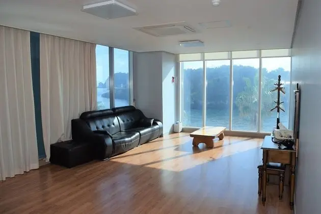 Traditional Apart Daire, Okyanus Manzaralı