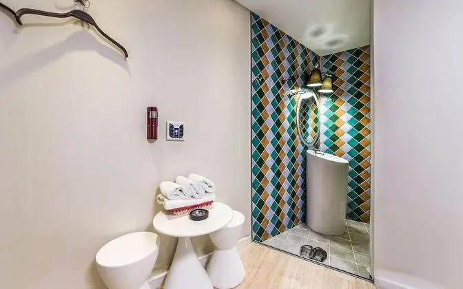 Oda (Charming Room (Netflix Available Inqu)
