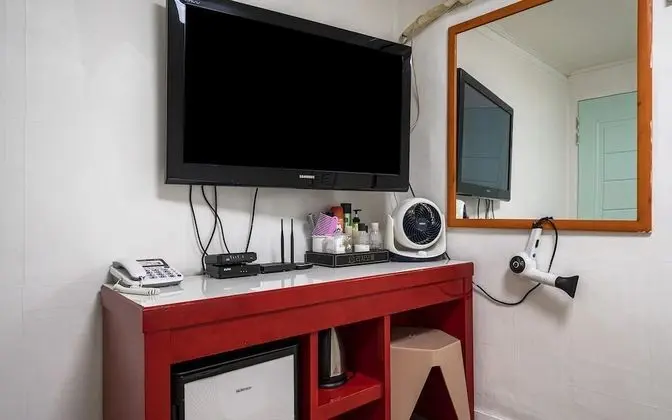 Oda (General Room A-1 (Netflix viewing ava)