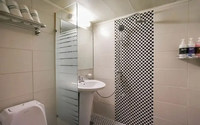 Oda (Standard (Standard 1PC Netflix ask at)