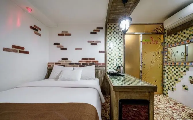 Oda (Standard Room (Must Inquire In-advanc)