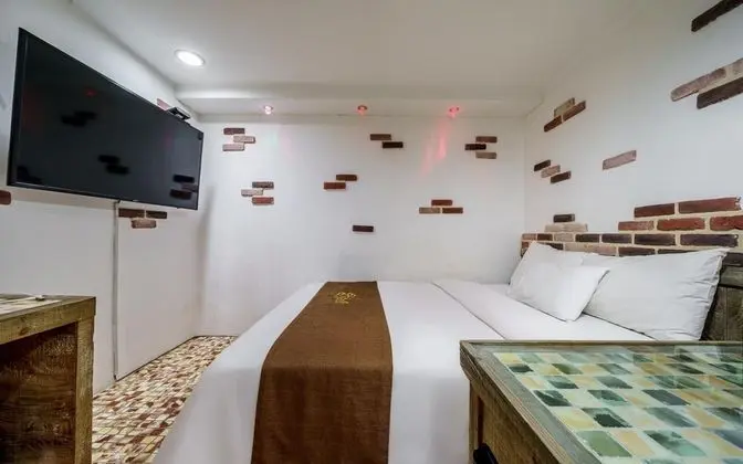 Oda (Standard Room (Must Inquire In-advanc)