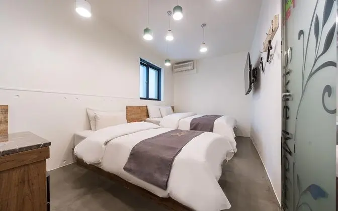 Oda (Twin (Must Inquire In-advance for Con)