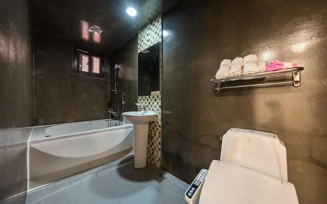 Oda (Twin (Must Inquire In-advance for Con)