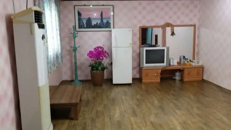 Traditional Tek Büyük Yataklı Oda (Korean-style)
