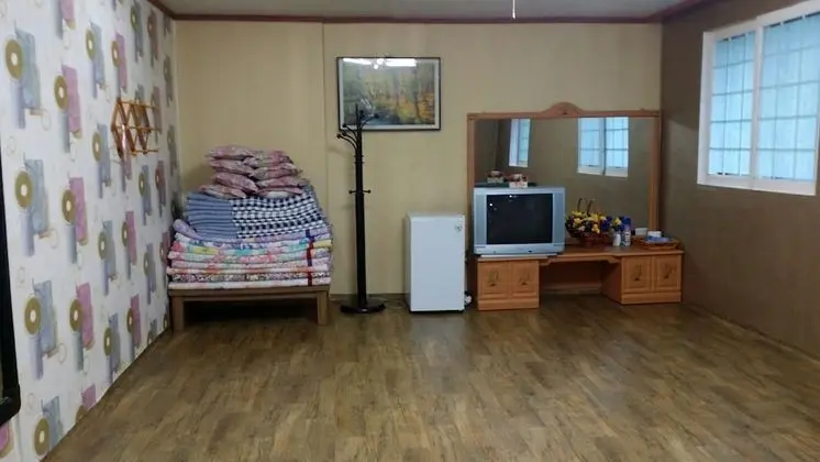 Traditional Tek Büyük Yataklı Oda (Korean-style)