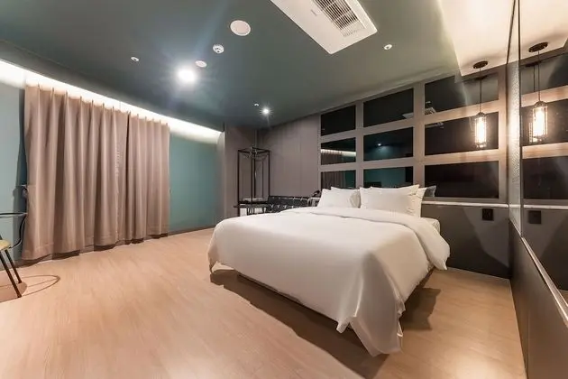 Deluxe Tek Büyük Yataklı Oda