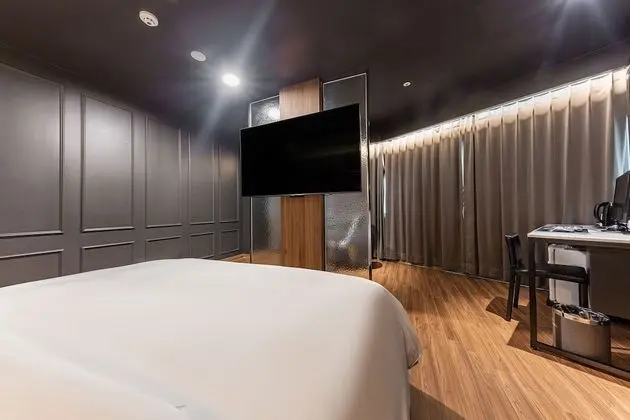 Premium Tek Büyük Yataklı Oda