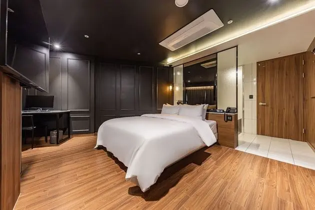 Premium Tek Büyük Yataklı Oda