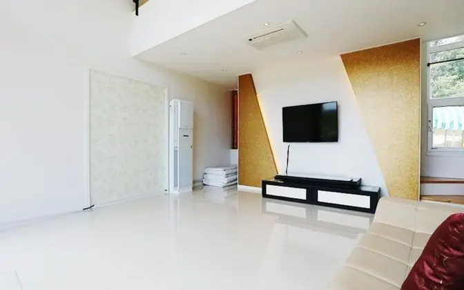 Oda (Room 201 (multiple floors large rooms)