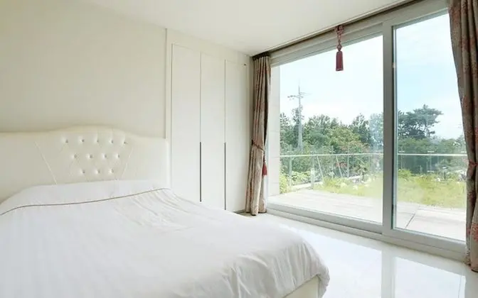 Oda (Room 201 (multiple floors large rooms)