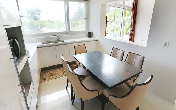 Oda (Room 201 (multiple floors large rooms)