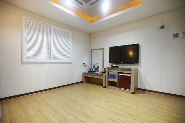 Oda (Korean-style Ondol Room)