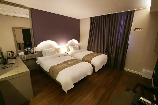 Oda (Twin (2 Single Bed + 1 PC))