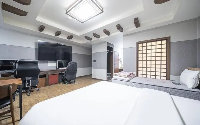 Oda (Special room (75 TV Netflix Wave YouT)
