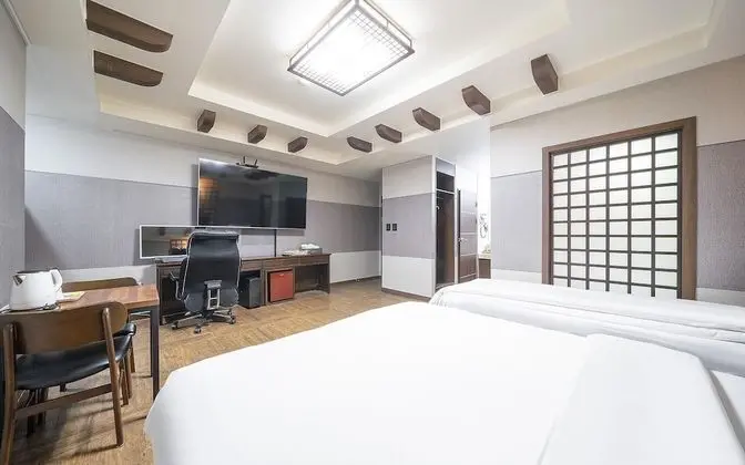Oda (Special room (75 TV Netflix Wave YouT)