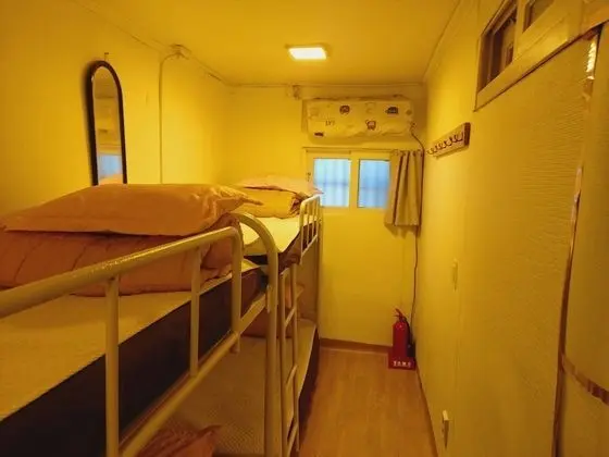Shared Dormitory, Mixed Dorm with Ensuite Bathroom (6 people, Foreigners Only)