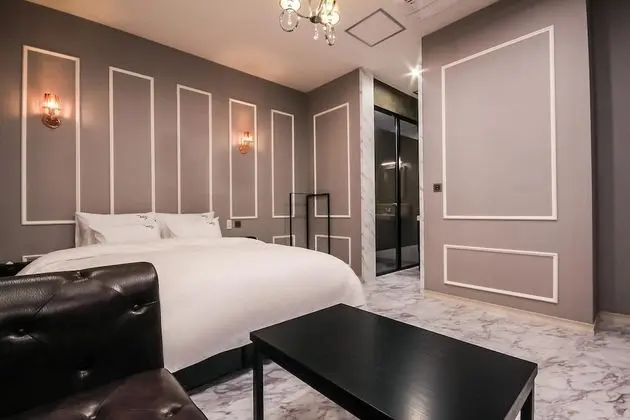 Standard Tek Büyük Yataklı Oda