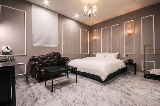 Standard Tek Büyük Yataklı Oda