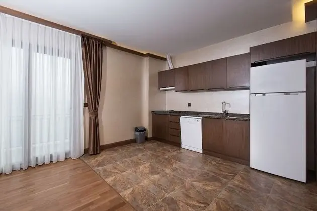 Standard Room With Kitchen (Basement Floor)