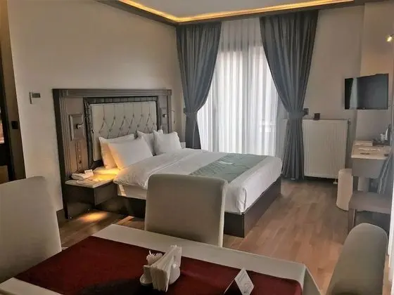 Tek Büyük Yataklı Oda, Mutfak, Göl Manzaralı