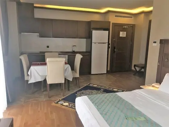 Tek Büyük Yataklı Oda, Mutfak, Göl Manzaralı