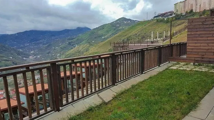 Tek Büyük Yataklı Oda, Mutfak, Göl Manzaralı