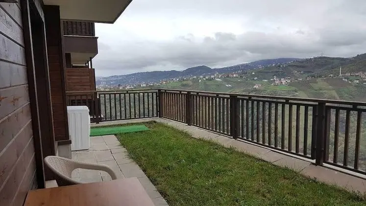 Tek Büyük Yataklı Oda, Mutfak, Göl Manzaralı