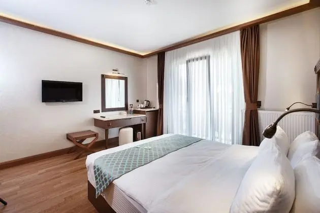 Two Connecting Double Rooms (Basement Floor)