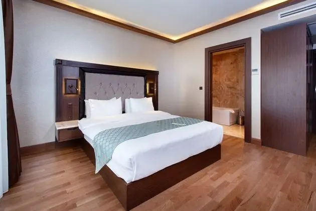 Two Connecting Double Rooms (Basement Floor)