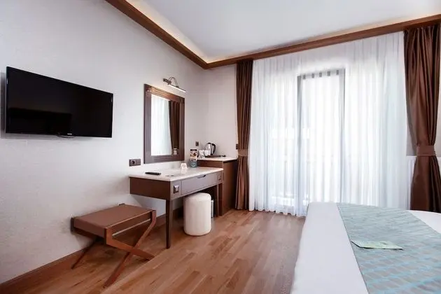 Two Connecting Double Rooms (Basement Floor)