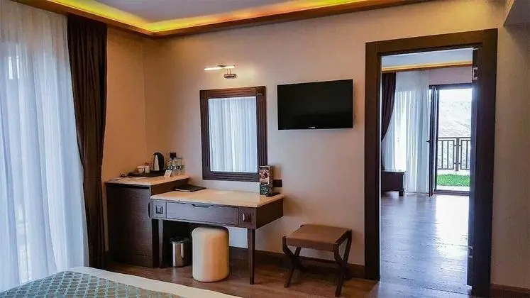 Two Connecting Double Rooms (Basement Floor)