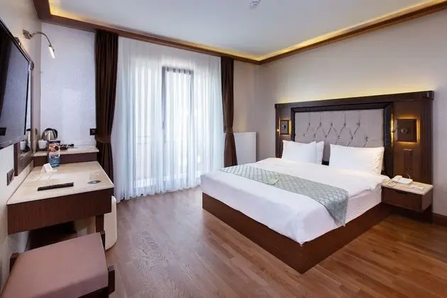 Two Connecting Double Rooms (Basement Floor)