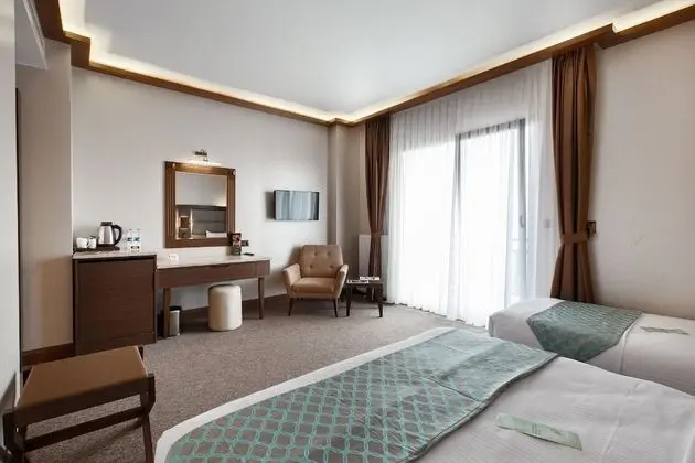 Üç Kişilik Oda, Göl Manzaralı
