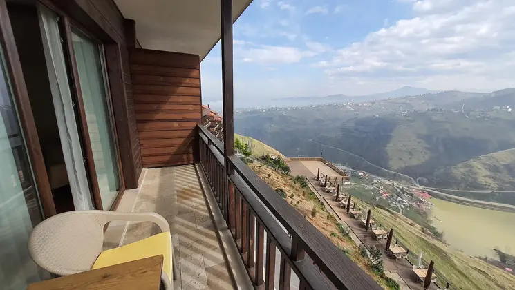 Standard Triple Göl Manzaralı Oda