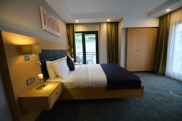 Deluxe Tek Büyük Yataklı Oda, Kısmi Deniz Manzaralı