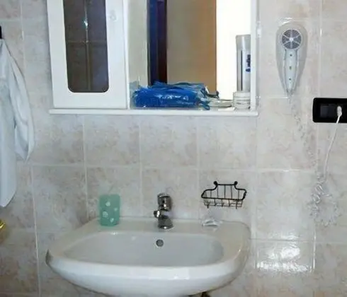 Üç Kişilik Oda