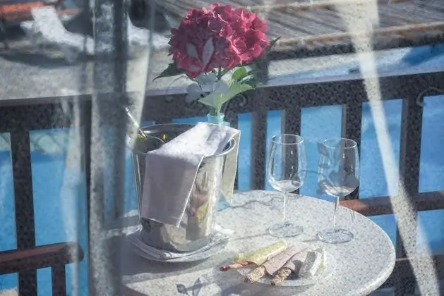 Superior Tek Büyük Yataklı Oda, 1 Çift Kişilik Yatak, Sigara İçilmez, Havuz Manzaralı