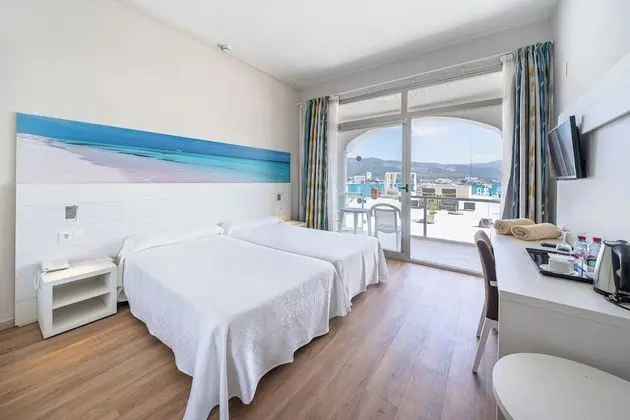 Tek Büyük Yataklı Oda, Balkon, Deniz Manzaralı (chill out, 2 adults + 1 child)