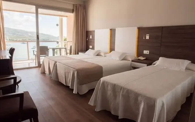 Tek Büyük Yataklı Oda, Balkon, Deniz Manzaralı (high floor, 1 adult + 2 children)