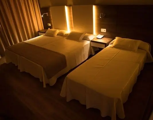 Tek Büyük Yataklı Oda, Balkon, Deniz Manzaralı (high floor, 1 adult + 2 children)