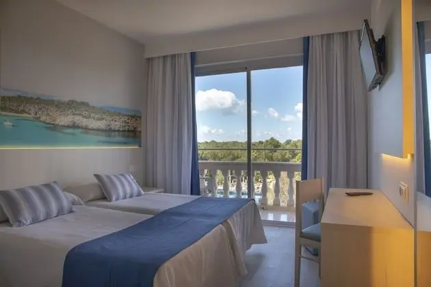 Tek Büyük Yataklı Oda, Balkon, Havuz Manzaralı (1 adult)