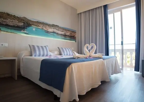 Tek Büyük Yataklı Oda, Balkon, Havuz Manzaralı (1 adult)
