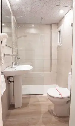Tek Büyük Yataklı Oda, Balkon, Havuz Manzaralı (1 adult)