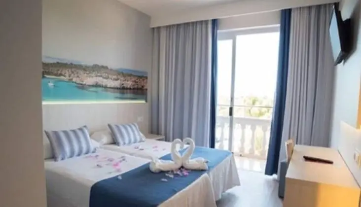 Tek Büyük Yataklı Oda, Balkon, Havuz Manzaralı (2 adults)