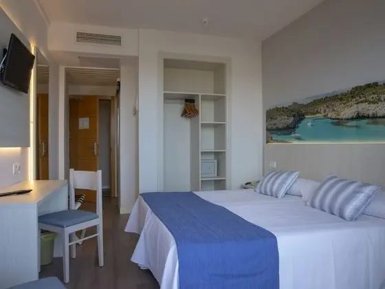 Tek Büyük Yataklı Oda, Balkon, Kısmi Deniz Manzaralı (1 adult)